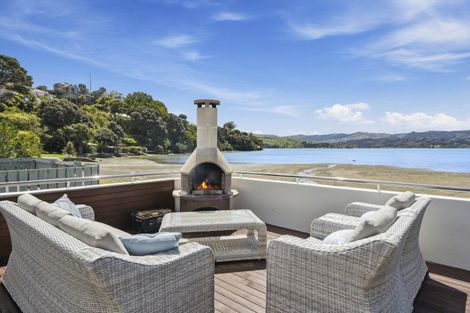 Photo of property in 85 Paremata Road, Paremata, Porirua, 5024