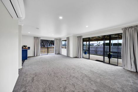 Photo of property in 25 Longfellow Road, Opunake, 4616