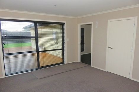 Photo of property in 53 Rosalie Terrace, Kelvin Grove, Palmerston North, 4414
