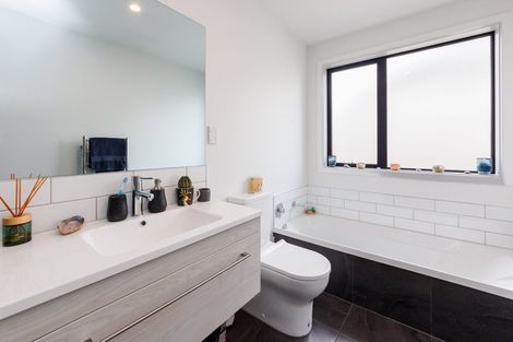 Photo of property in 3 Sardinia Grove, Fitzherbert, Palmerston North, 4410