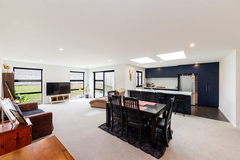 Photo of property in 3 Sardinia Grove, Fitzherbert, Palmerston North, 4410