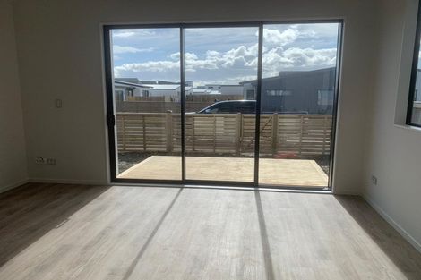 Photo of property in 28 Parahau Road, Papakura, 2110