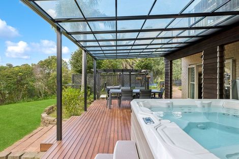 Photo of property in 16 Almond Grove, Greenhithe, Auckland, 0632