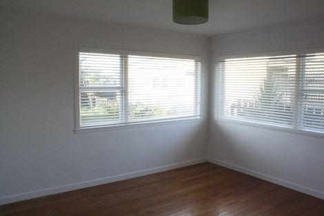 Photo of property in 33 Dakota Avenue, Beach Haven, Auckland, 0626