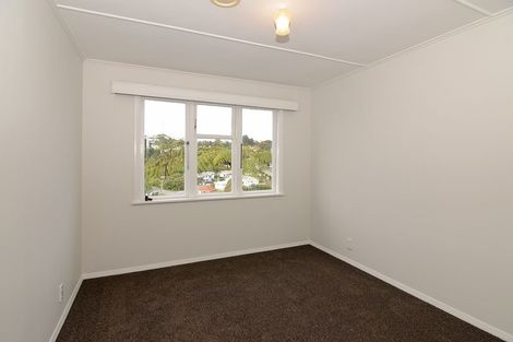 Photo of property in 141 Ruskin Road, Newlands, Wellington, 6037