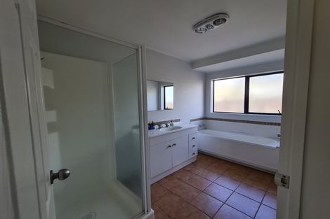 Photo of property in 15 Mangakoea Place, St Andrews, Hamilton, 3200