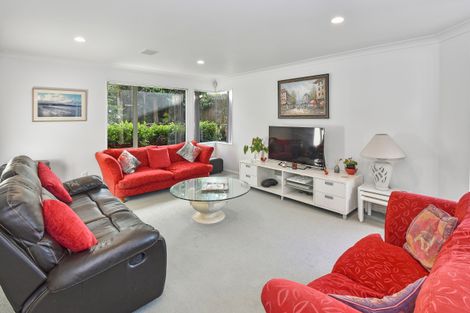 Photo of property in 2/11 The Rosebowl, Sunnyhills, Auckland, 2010