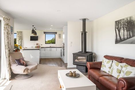 Photo of property in 24 Whitcombe Place, Darfield, 7571