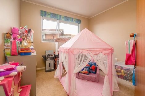 Photo of property in 19 Woodstock Place, Russley, Christchurch, 8042