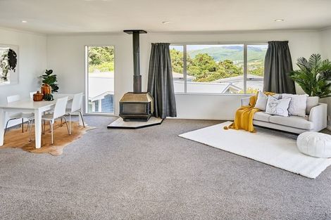 Photo of property in 11 De Castro Place, Titahi Bay, Porirua, 5022