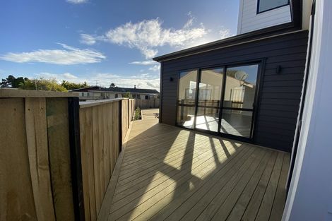 Photo of property in 32a Tupaki Place, Pakuranga Heights, Auckland, 2010