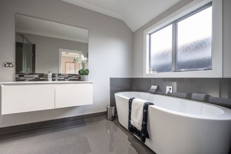 Photo of property in 160 Cumberland Drive, Flagstaff, Hamilton, 3210