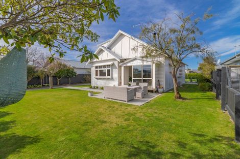 Photo of property in 40 Stapletons Road, Richmond, Christchurch, 8013