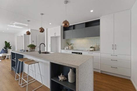 Photo of property in 18 Karearea Avenue, Waikanae, 5036