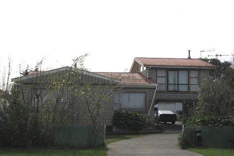 Photo of property in 17 Tongariro Street, Castlecliff, Whanganui, 4501