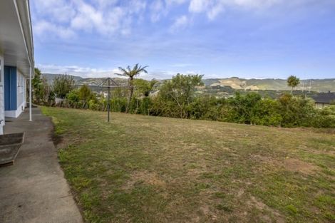 Photo of property in 3 Larsen Crescent, Tawa, Wellington, 5028