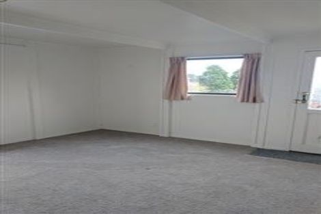 Photo of property in 2/30 Glen Vista Place, Bayview, Auckland, 0629