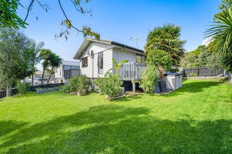 Photo of property in 1/26 Waiora Road, Stanmore Bay, Whangaparaoa, 0932