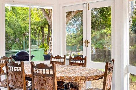 Photo of property in 32 Deane Avenue, Titirangi, Auckland, 0604