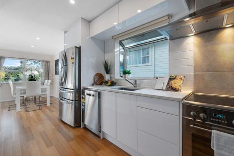 Photo of property in 43 Lynden Avenue, Hillcrest, Auckland, 0627