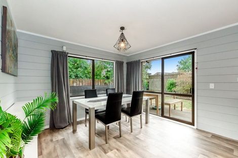 Photo of property in 4 Oakwood Grove, Paraparaumu Beach, Paraparaumu, 5032