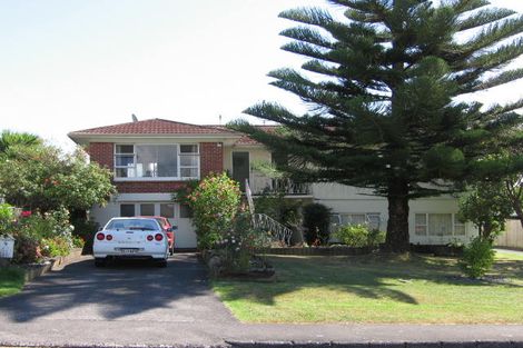 Photo of property in 9 Cleve Road, Green Bay, Auckland, 0604