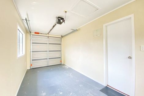 Photo of property in 67 Beach Road, Te Atatu Peninsula, Auckland, 0610