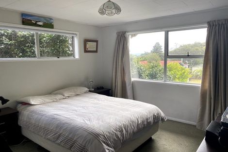 Photo of property in 44 Easton Park Parade, Glenfield, Auckland, 0629