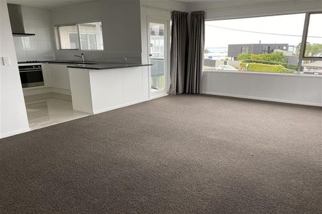 Photo of property in 2/50 Seaview Road, Castor Bay, Auckland, 0620