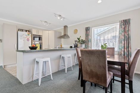 Photo of property in 3a Simons Street, Moturoa, New Plymouth, 4310