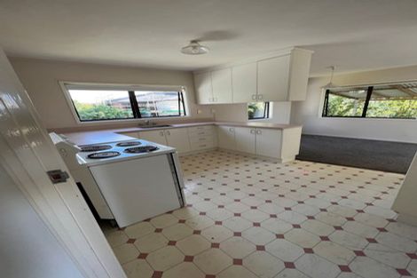 Photo of property in 28 Orton Street, Glenfield, Auckland, 0627