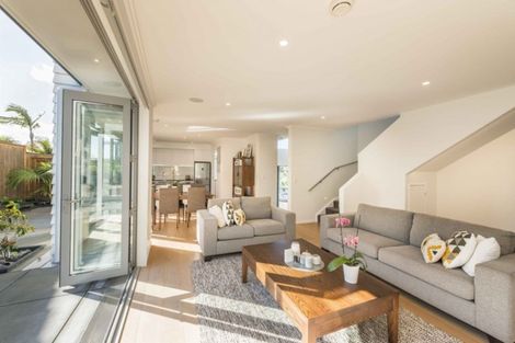 Photo of property in 3a Rossmore Terrace, Murrays Bay, Auckland, 0630