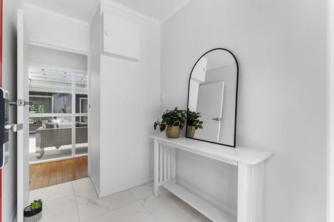 Photo of property in 3 Micawber Place, Mellons Bay, Auckland, 2014