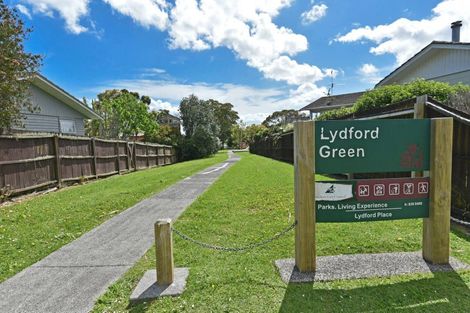 Photo of property in 25 Felgrove Street, Glendene, Auckland, 0602