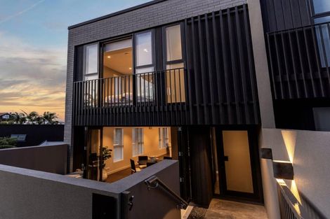 Photo of property in 32 Dudley Road, Inglewood, 4386