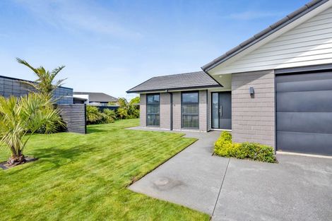 Photo of property in 5 Augusta Grove, Waiwhakaiho, New Plymouth, 4312