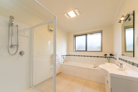 Photo of property in 48 Tennyson Avenue, Kelvin Grove, Palmerston North, 4414