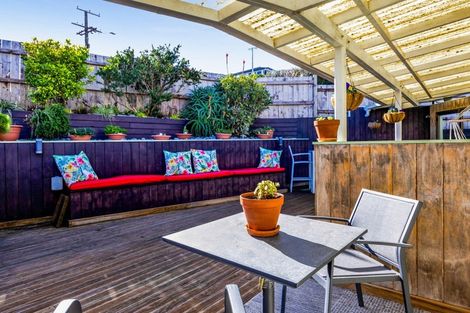 Photo of property in 5 Scott Street, Moturoa, New Plymouth, 4310