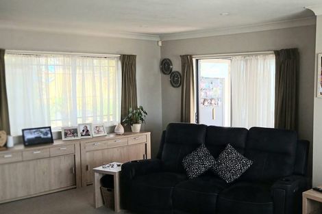 Photo of property in 66 Blackwood Drive, Wattle Downs, Auckland, 2103