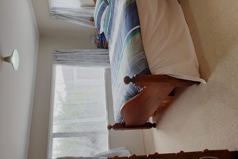 Photo of property in 2/66 Aviemore Drive, Highland Park, Auckland, 2010