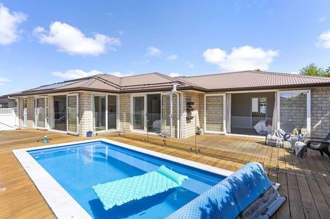 Photo of property in 13 Dida Park Drive, Kumeu, 0810
