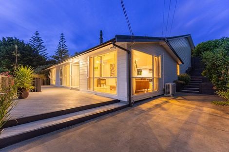 Photo of property in 15 Tiromoana Road, Raumati South, Paraparaumu, 5032