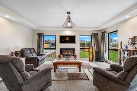 Photo of property in 21 Watkins Drive, Rangiora, 7400