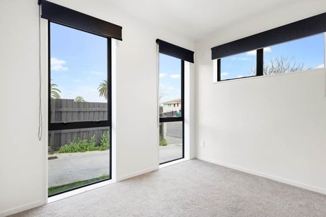 Photo of property in 52a Convair Crescent, Mangere, Auckland, 2022