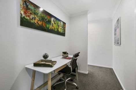 Photo of property in 13 Dumas Place, Rosehill, Papakura, 2113