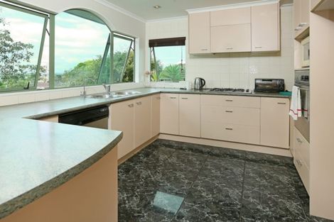 Photo of property in 28a Felgrove Street, Glendene, Auckland, 0602