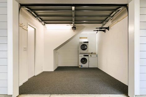 Photo of property in Victoria Villas, 45/35 Pirie Street, Mount Victoria, Wellington, 6011