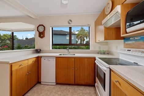 Photo of property in 2/2 Law Street, Torbay, Auckland, 0630