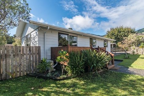 Photo of property in 32 Hookway Grove, Paraparaumu, 5032