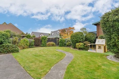 Photo of property in 15 Sonning Place, Redwood, Christchurch, 8051